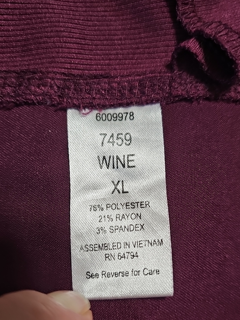 Med Couture Touch Wine Burgundy V-Neck Scrub Top XL EUC - Picture 4 of 5